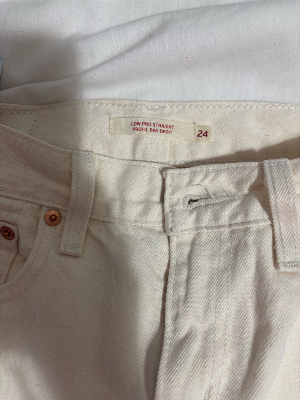 Levi's Women's Straight Leg Jeans in Ivory